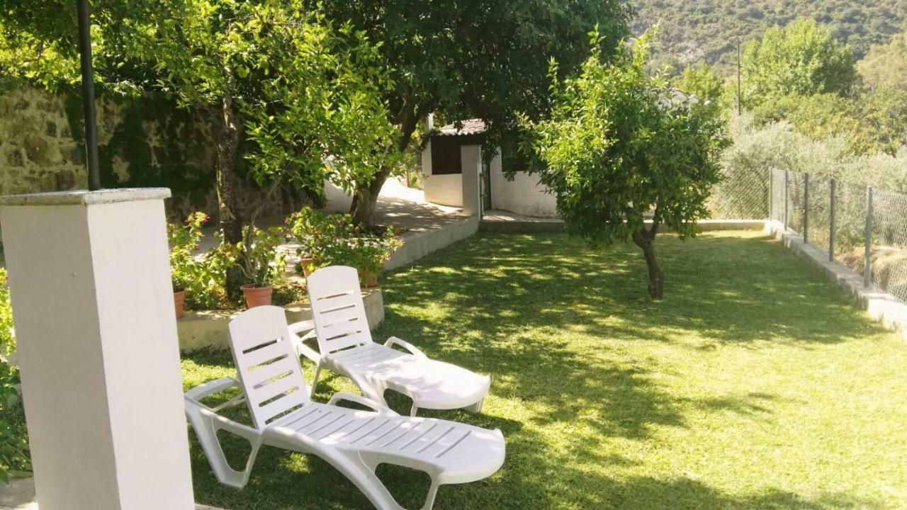 La Fuente De El Nacimiento Guest House Benamahoma Exterior photo
